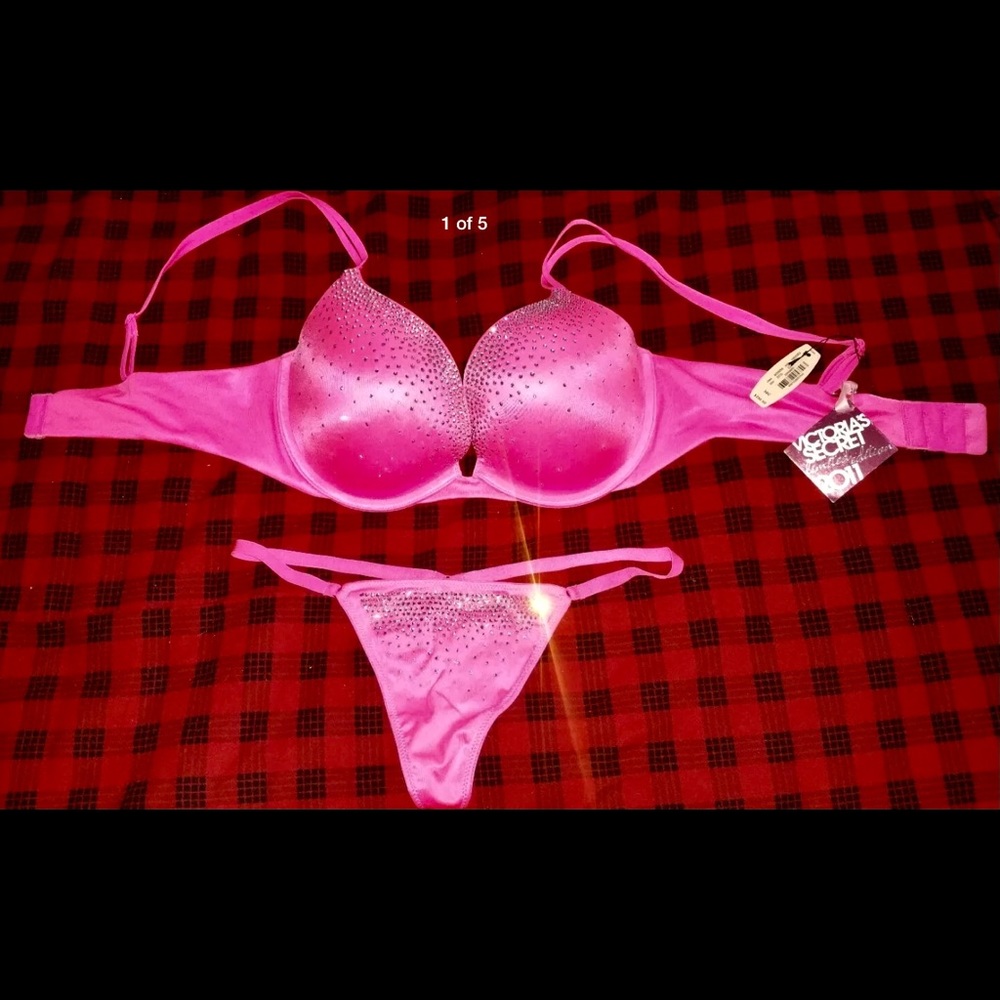 Victoria’s Secret fashion show 36C bra thong set